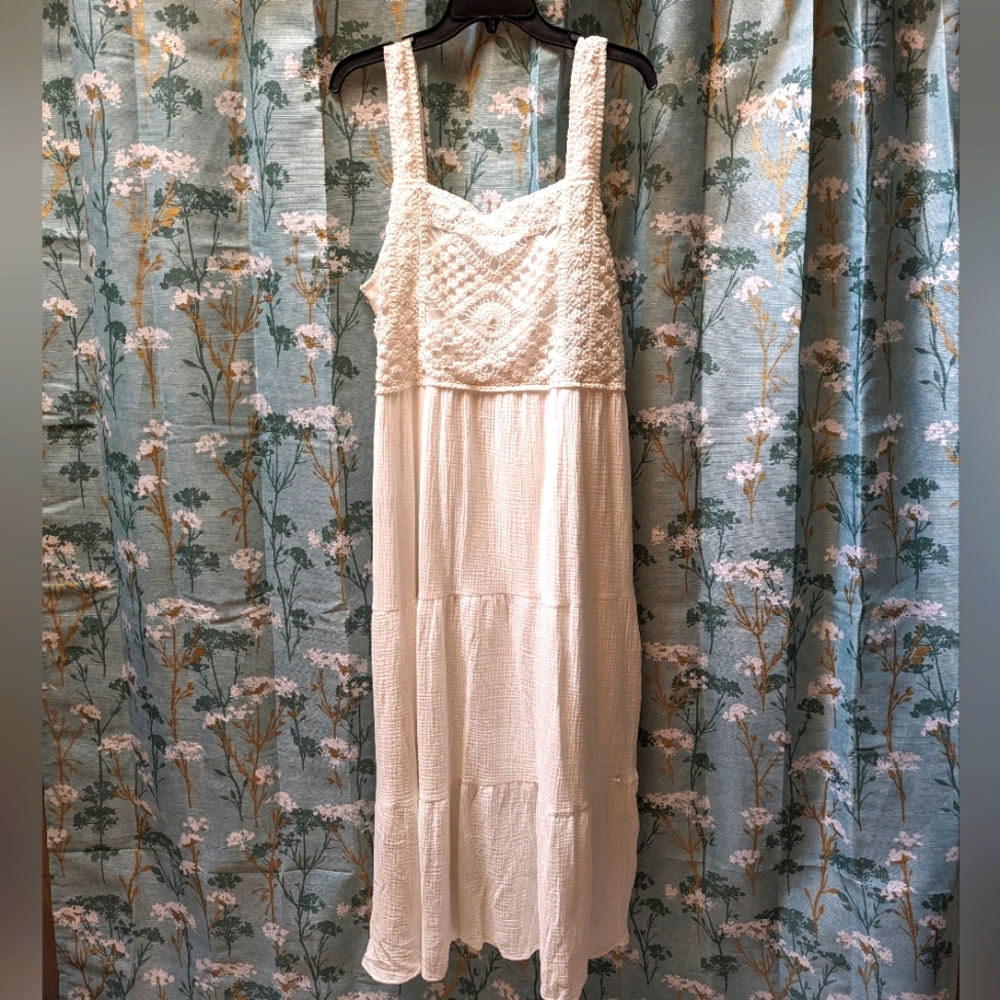 NWT Lauren Conrad crochet maxi dress